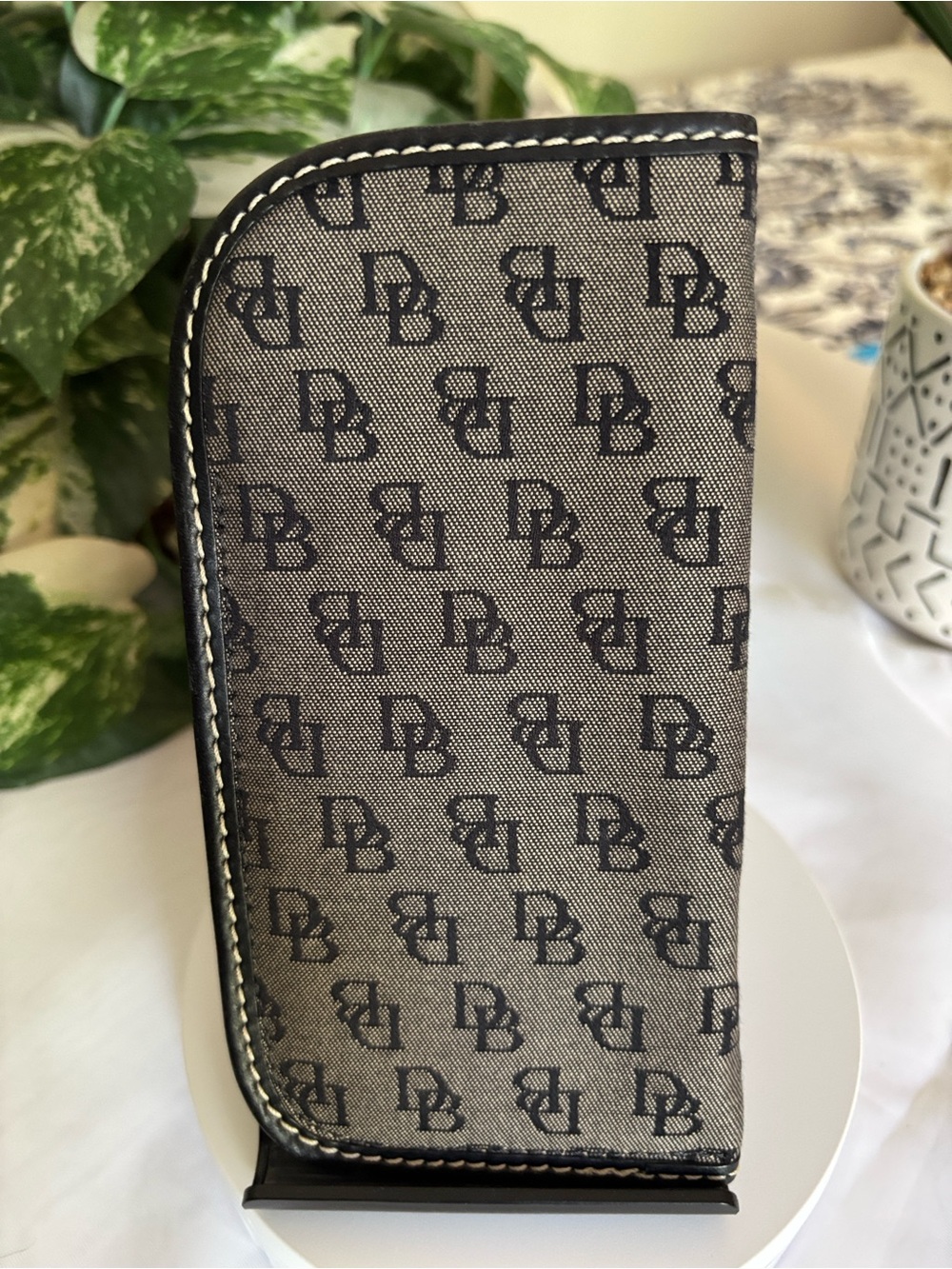 Dooney & Bourke eyeglasses or sunglasses soft storage case
